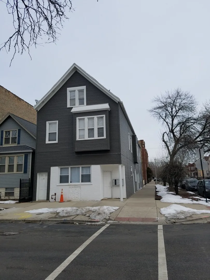 3001 N Albany Ave Exterior