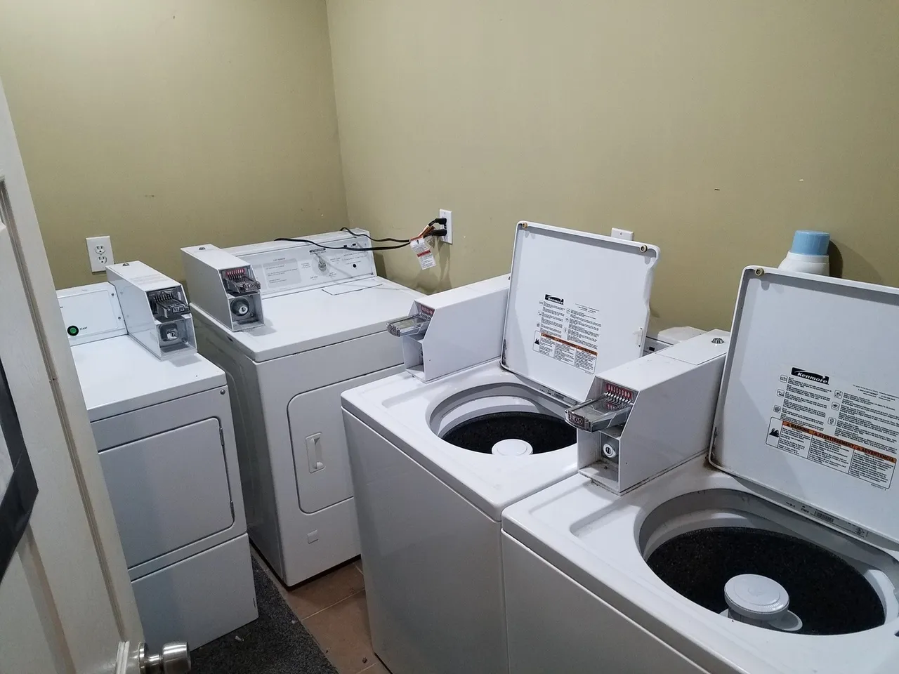 3001 N Albany Ave Interior